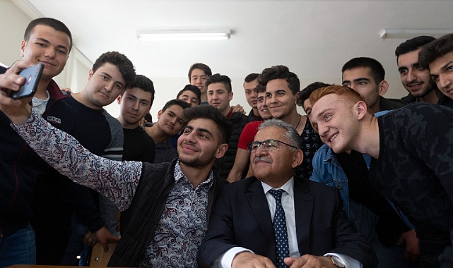 Başkan Büyükkılıç'tan üniversite adaylarına güven veren davet: