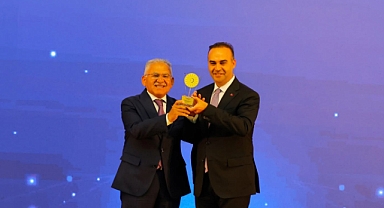 Başkan Büyükkılıç, Türkiye'de İlk Olan RES Projesiyle Bakan Kacır'ın elinden 