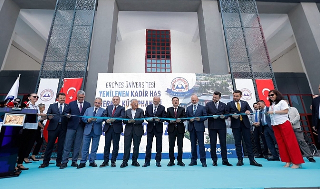 Başkan Büyükkılıç, yenilenen Kadir Has Merkez Kütüphanesi'nin açılışını yaptı