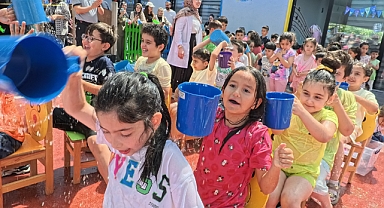 Büyükşehir'den çocuklara unutulmaz yaz etkinliği: Çocuk Kütüphanesinde su oyunları