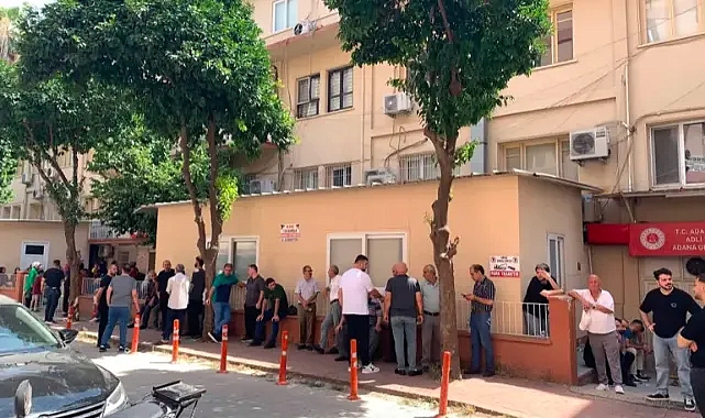 Cani baba kızlarının gözü önünde eşini katletmiş!