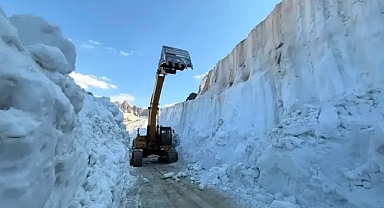 Cilo Dağı'nda Askeri Üsse Ulaşım Kapandı: 25 Gündür Ekipler, Yolları Açmaya Çalışıyor