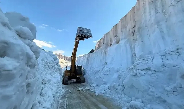Cilo Dağı'nda Askeri Üsse Ulaşım Kapandı: 25 Gündür Ekipler, Yolları Açmaya Çalışıyor