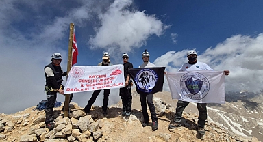 Dağcılar Aladağlar'da 10 zirveye ulaştı