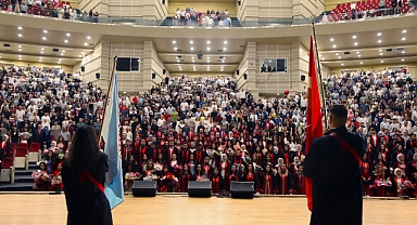 ERÜ Eğitim Fakültesi Yeni Mezunlarını Verdi