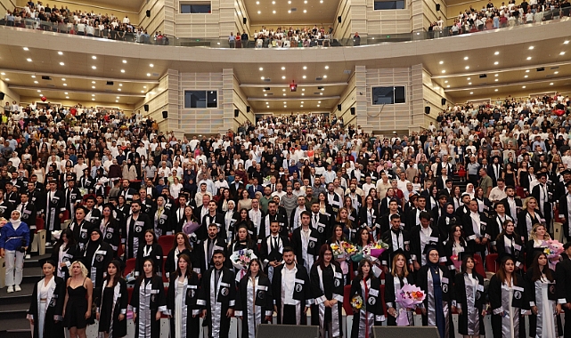 ERÜ İletişim Fakültesi 20. dönem mezunlarını verdi