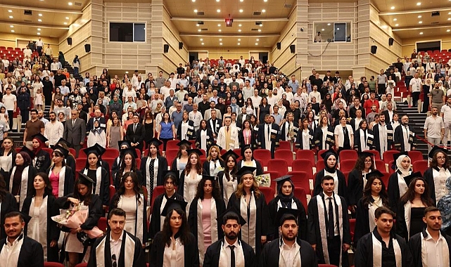 ERÜ Mimarlık Fakültesi’nde mezuniyet sevinci