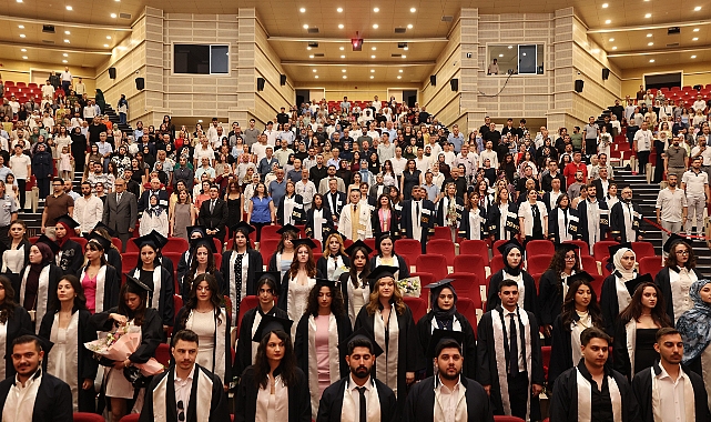 ERÜ Mimarlık Fakültesi’nde Mezuniyet Sevinci