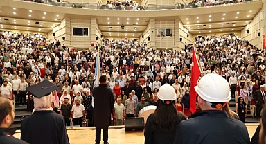 ERÜ Mühendislik Fakültesi'nden 702 öğrenci mezun oldu