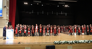 ERÜ Tıp Fakültesi 52. Dönem Mezunlarını Verdi