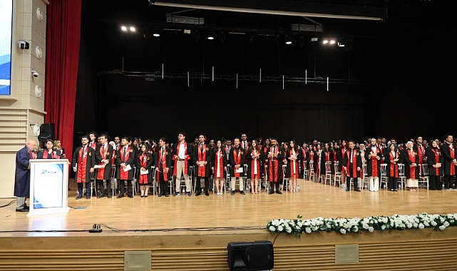 ERÜ Tıp Fakültesi 52. Dönem Mezunlarını Verdi