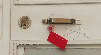 Güngören'de Yıkılma Riskine Karşın Mühürlenen Binanın Mührünü Kırdılar