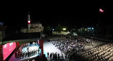 İçişleri Bakanı'nın Katılımıyla Polis Özel Harekat yemini edildi, ardından 15 Temmuz şehitleri için sela okutuldu.