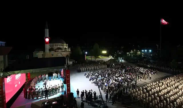 İçişleri Bakanı'nın Katılımıyla Polis Özel Harekat yemini edildi, ardından 15 Temmuz şehitleri için sela okutuldu.