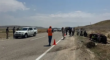 İki aracın çarpıştığı kazada 3 kişi yaşamını yitirdi