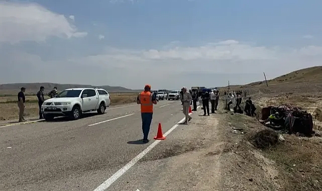 İki aracın çarpıştığı kazada 3 kişi yaşamını yitirdi