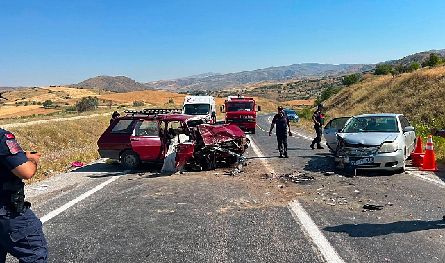 İki otomobilin çarpıştığı kazada 1 kişi hayatını kaybetti
