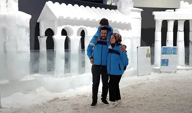 Kavurucu sıcaklardan bunalan turistler, soluğu kar odası'nda aldı