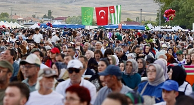 Kayseri'de Çerkesler; 10.cusu düzenlenen Uluslararası Uzunyayla Çerkes Kültür Festivali etkinliğinde buluştu