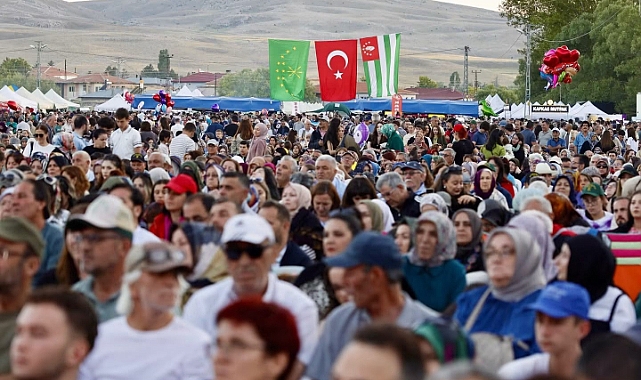 Kayseri'de Çerkesler; 10.cusu düzenlenen Uluslararası Uzunyayla Çerkes Kültür Festivali etkinliğinde buluştu