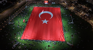 Kayseri'de 15 Temmuz etkinliklerinde dev Türk bayrağı açıldı