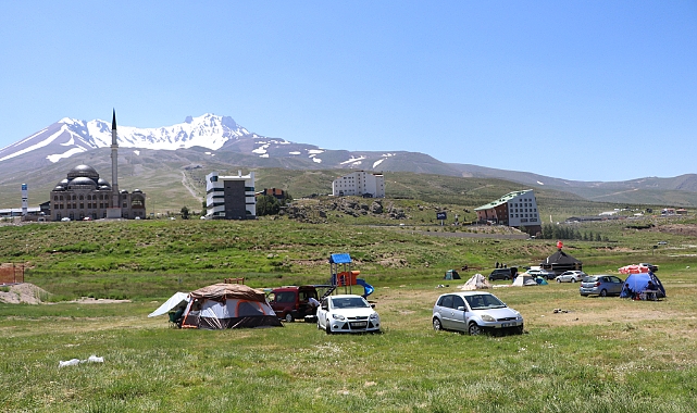 Kayseri’de 2 bin 200 metredeki yaylada çadır tatili