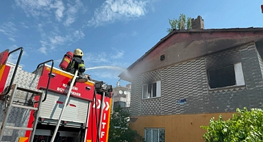 Kayseri’de 2 katlı binada yangın