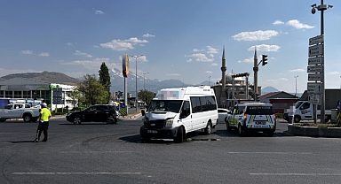 Kayseri'de; zincirleme kaza'dan 8 kişi yaralı kurtuldu!