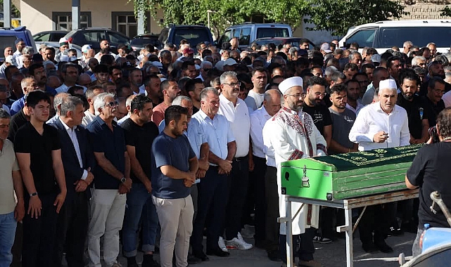 Kayseri’ye gelirken kazada yaşamını yitiren gurbetçi aile son yolculuğuna uğurlandı