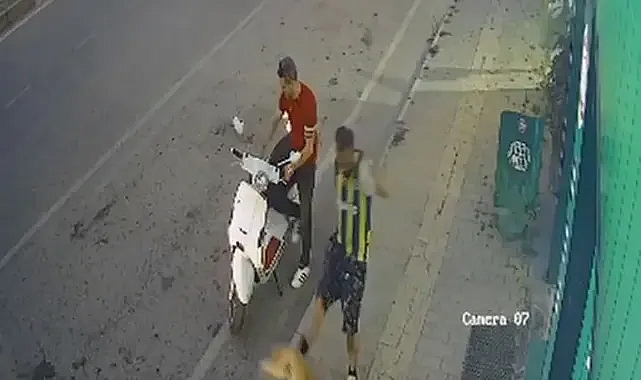 Kendi Halinde Yürüyen Kediye Tekme Atan Şahıs Adliyeye Sevkedildi