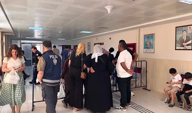 Kızı için mahkeme koridorlarında
