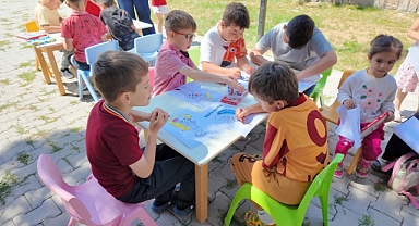 Kütüphane Geziyor ile çocuklar hem okuyor, hem eğleniyor