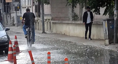 Meteoroloji Uyarmıştı: Edirne'de Kuvvetli Yağış Sonucu Büyük Su Birikintileri Oluştu.