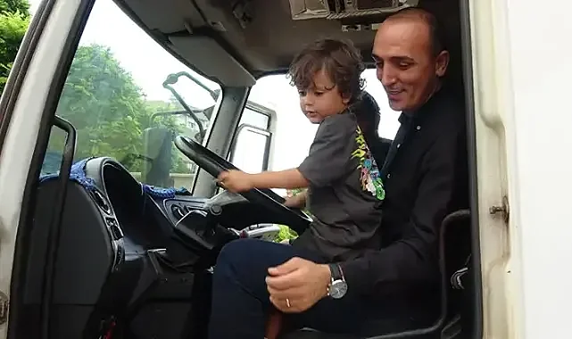 Minik Arden, Her Sabah Selamlaştığı Temizlik Personelinden Oyuncak Hediye Aldı