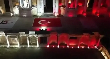 Pamukkale ve Hierapolis, 15 Temmuz'un 10'uncu Yılında Al Bayrağın Renkleriyle Aydınlatıldı