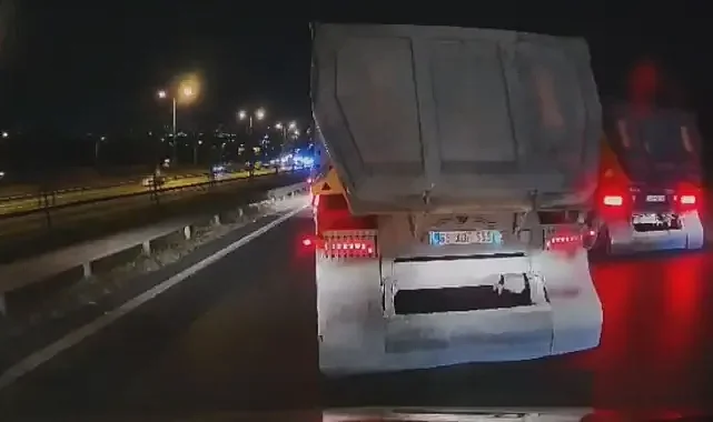 Şerit değiştirip trafiği tehlikete attılar; o anlar kameraya yansıdı!
