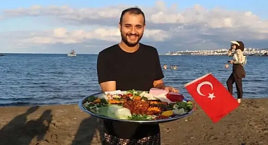 SUP Yapanlara 150 Metre Yüzerek Çiğköfte Götürdü