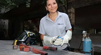 Topuklu Ayakkabılarıyla Çalıştığı Tersaneden Ayrıldı, Kaynak Ustası Olarak Geri Döndü