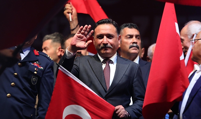 Vali Gökmen Çiçek: Siz bu meydandan Türkiye'ye nefes verdiniz