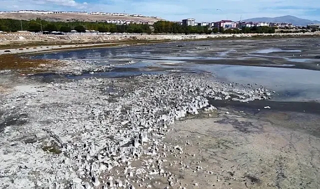 Van Gölü'nün Su Seviyesi Yükseldi: Mikrobiyalitler Tekrar Su Altında!